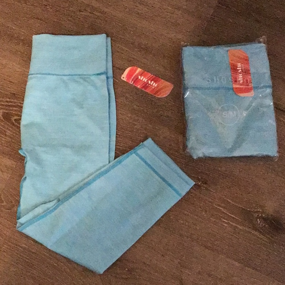 NWT turquoise/light blue crop capri yoga pants L/XL